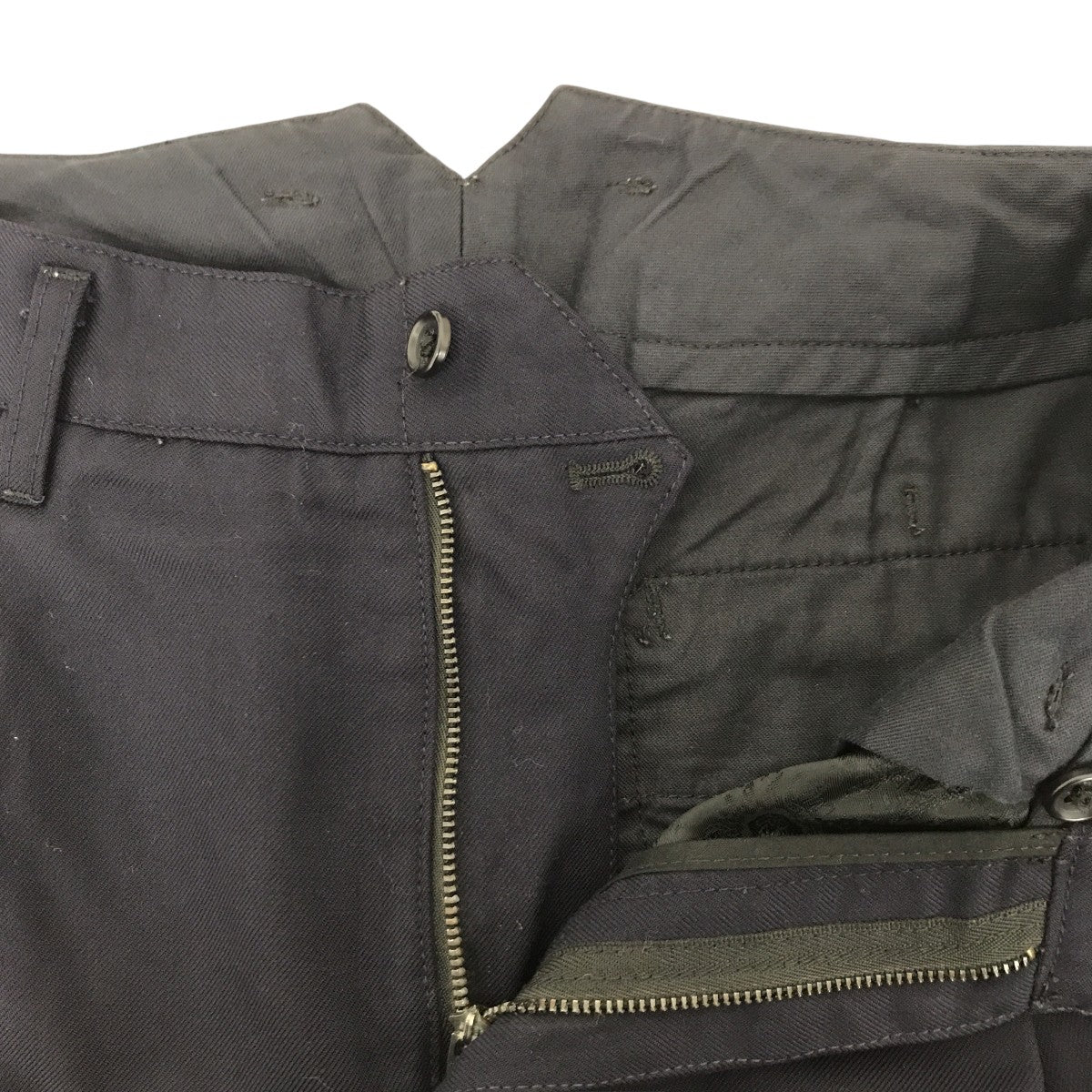 テーパードパンツ