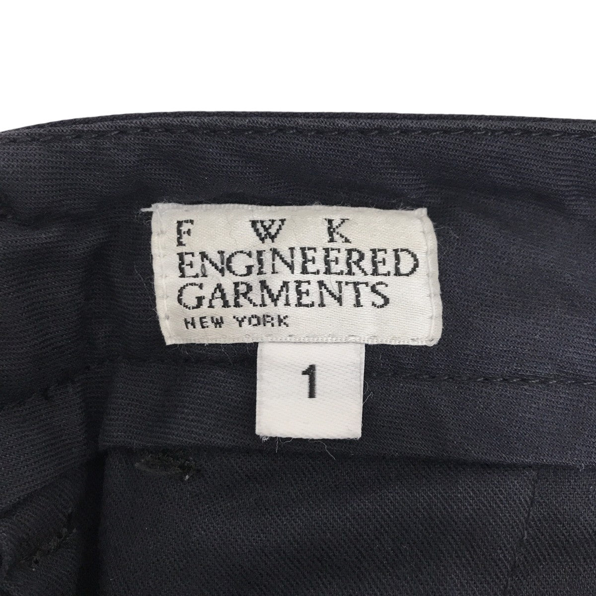 テーパードパンツ