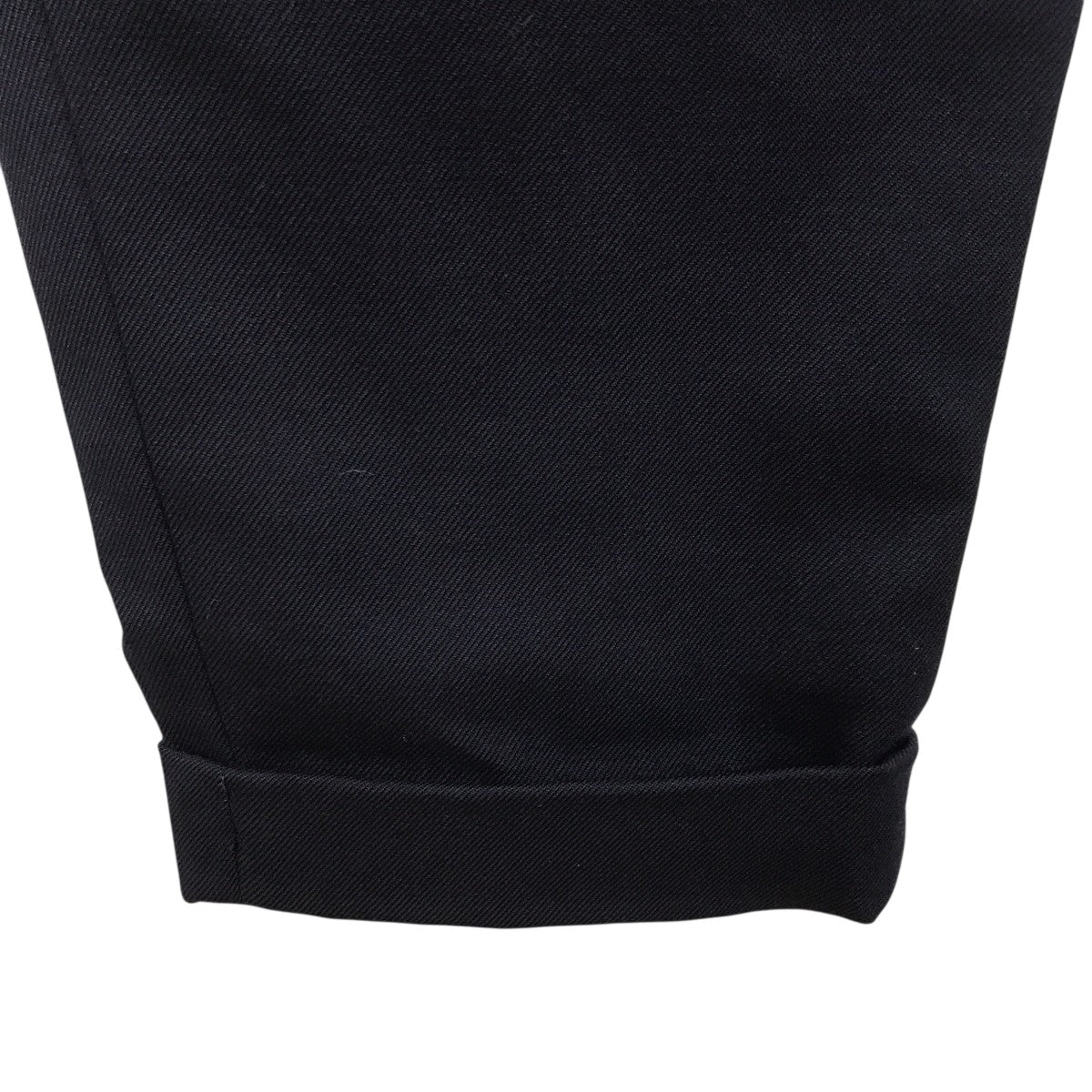 テーパードパンツ