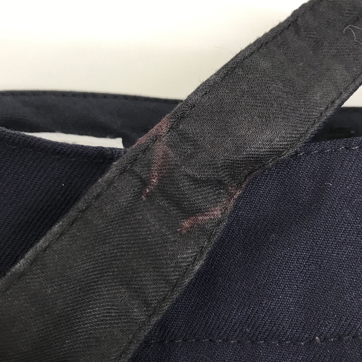 テーパードパンツ