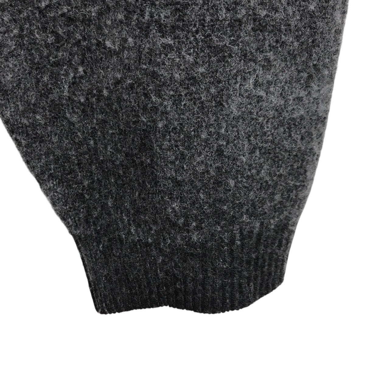 23AWBlurred Logo Sweaterセーター