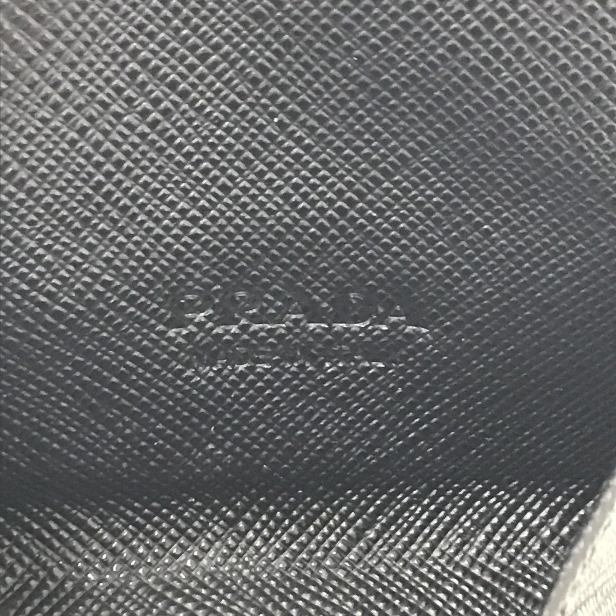 サフィアーノトライアングルロゴコインケース2MM935 QHH F0002