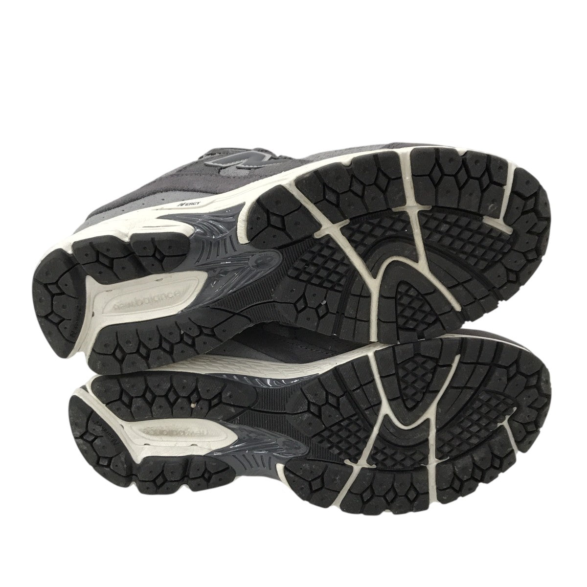 スニーカーU2002RCB