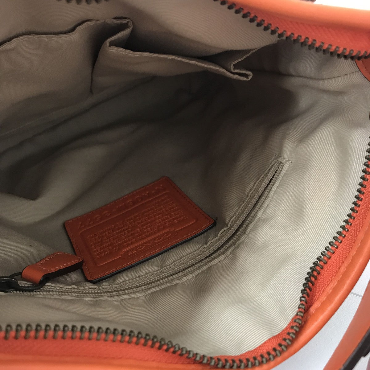 【美品】COACH コーチ ウエストショルダーバッグ オレンジ/ベージュ2663 中古・古着通販】COACH (コーチ) ショルダーバッグ F59723 オレンジ