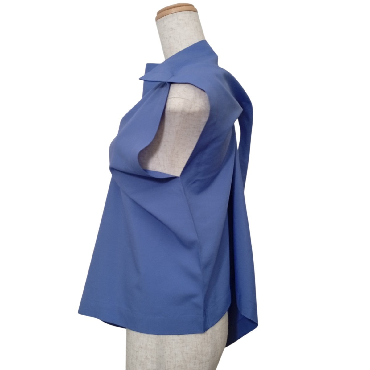 132 5． ISSEY MIYAKE(イチサンニーゴーイッセイミヤケ) PLACEMENT
