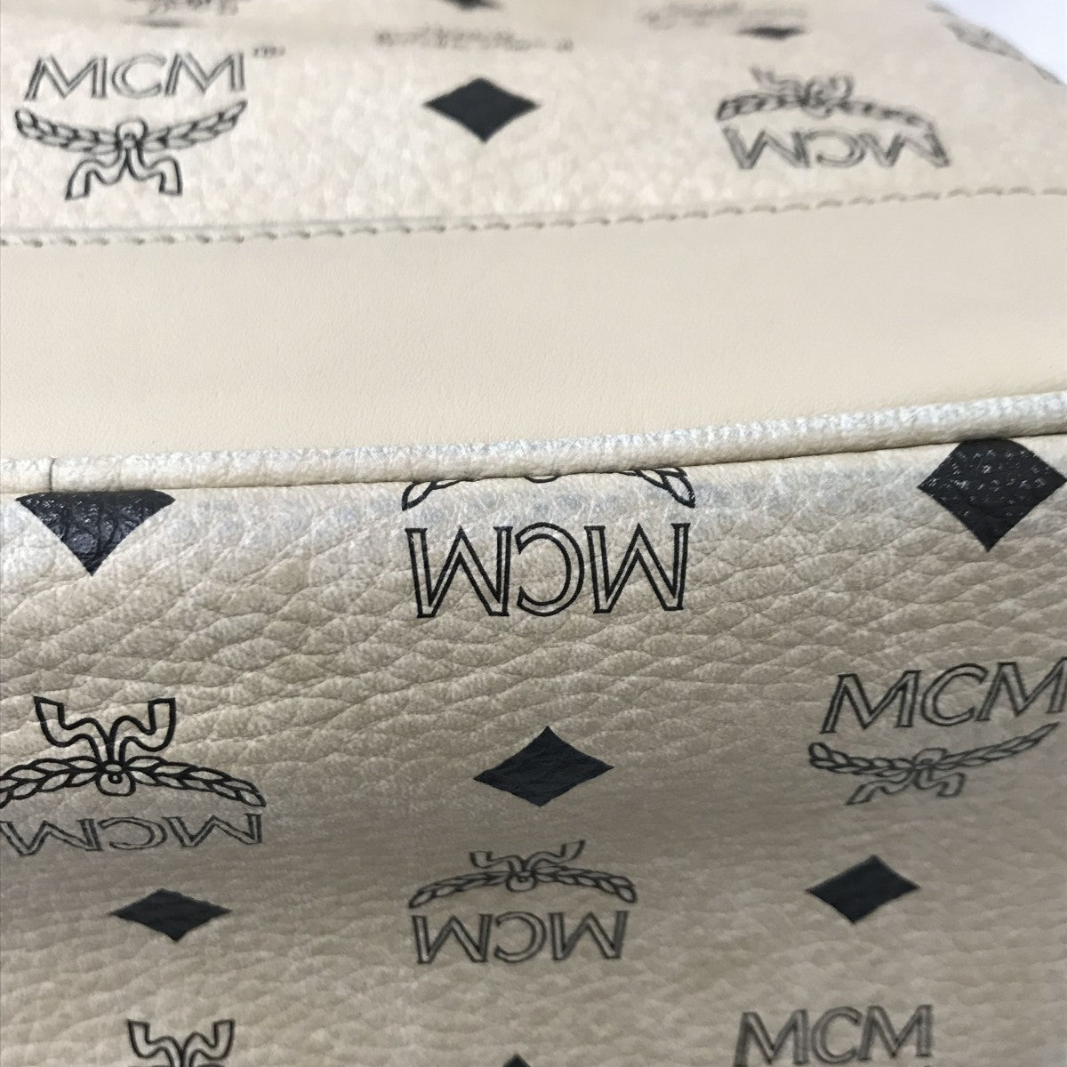 MCM スタッズリュック 古着・中古-6枚目のアイテム画像