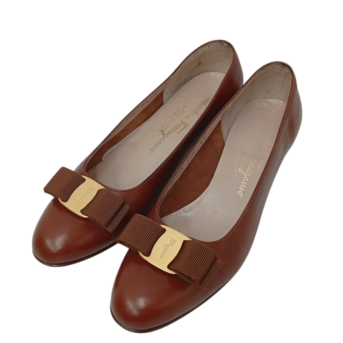 Salvatore Ferragamo ヴァラリボンパンプス 古着・中古-1枚目のアイテム画像