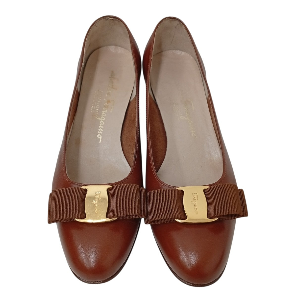 Salvatore Ferragamo ヴァラリボンパンプス 古着・中古-2枚目のアイテム画像