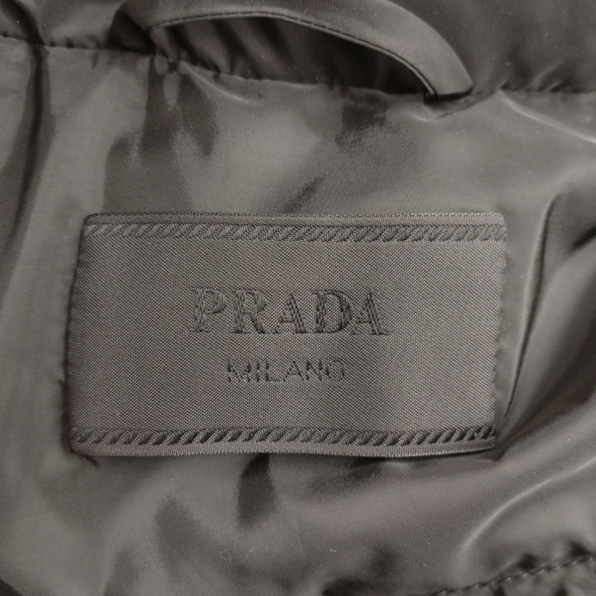 PRADA 三角ロゴ トライアングルプレートダウンジャケットSGH589 R142 1060 古着・中古-3枚目のアイテム画像