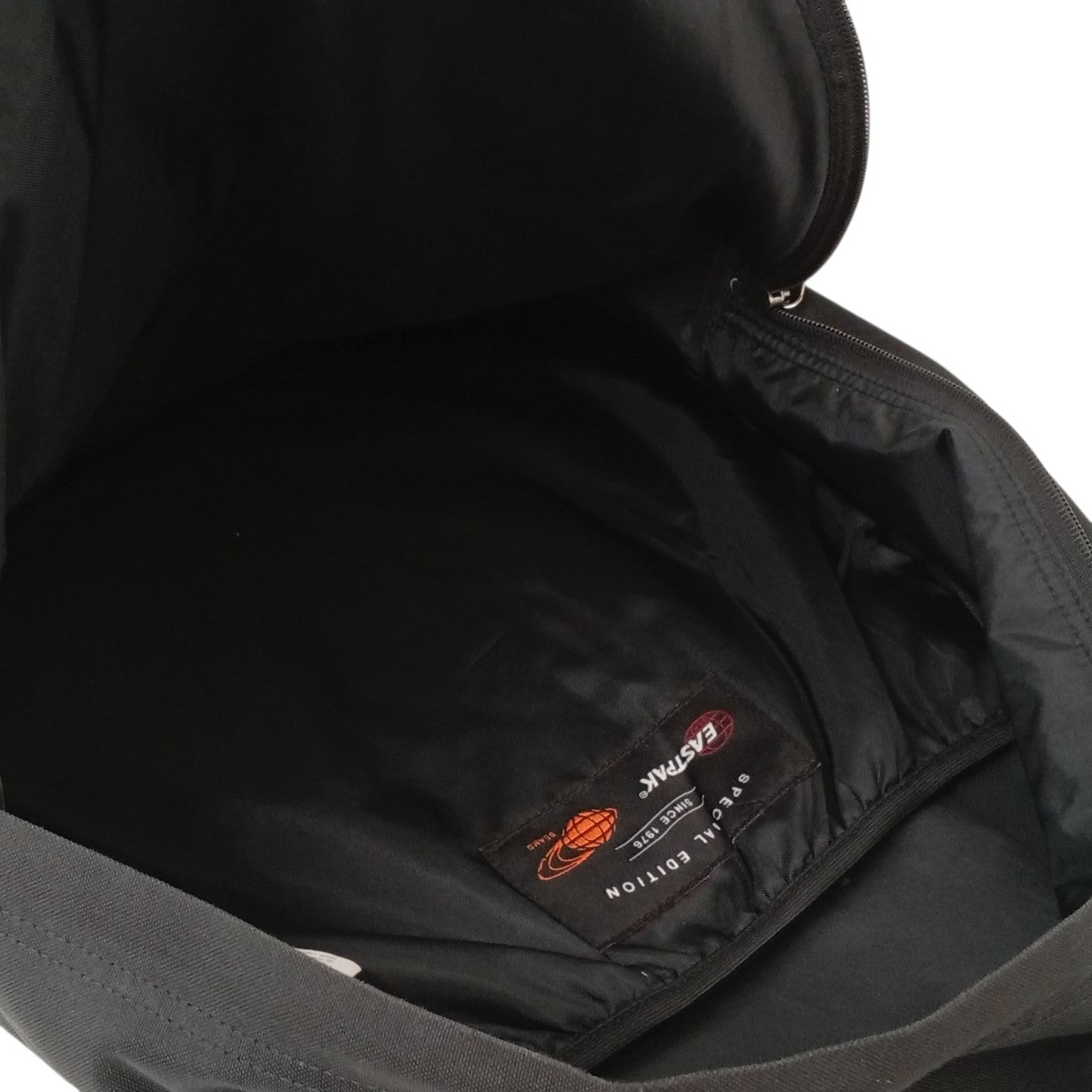 Padded Pak’r XL 6PocketリュックEK0A5BF2008
