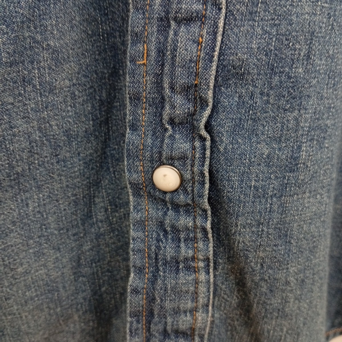 デニムシャツ