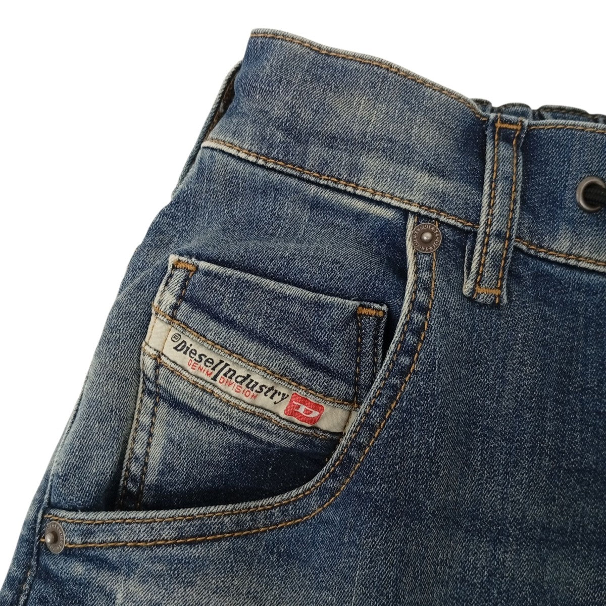 JOGG JEANSデニムパンツE84KM