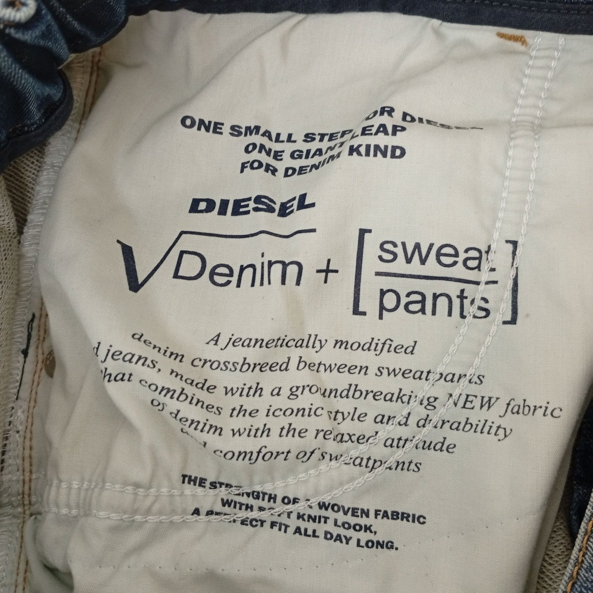 JOGG JEANSデニムパンツE84KM