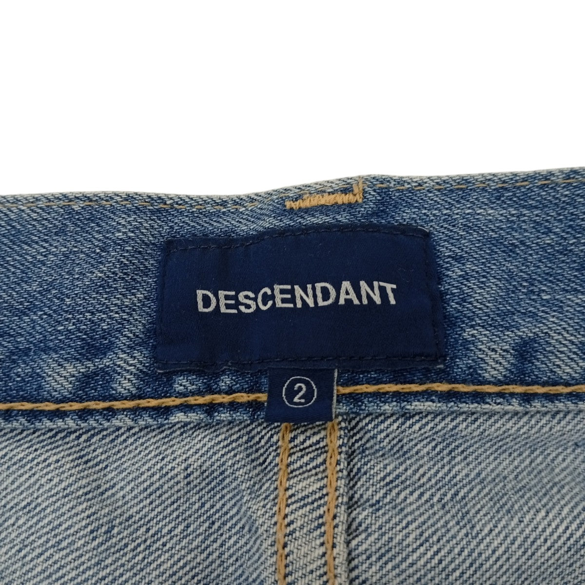 ダメージ加工デニムパンツ