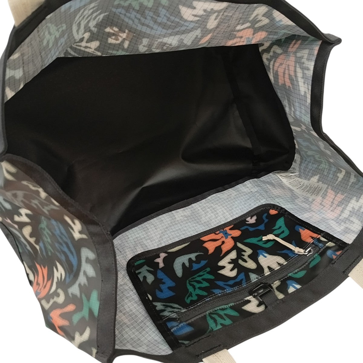 BLACK HOLE TOTE25L KALBトートバッグ49032