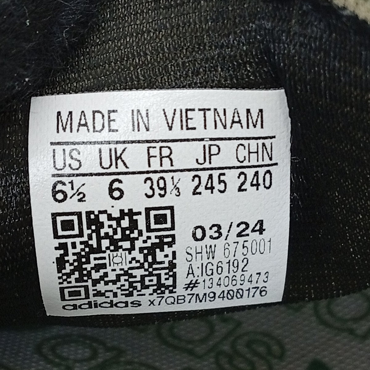 スニーカーIG6192