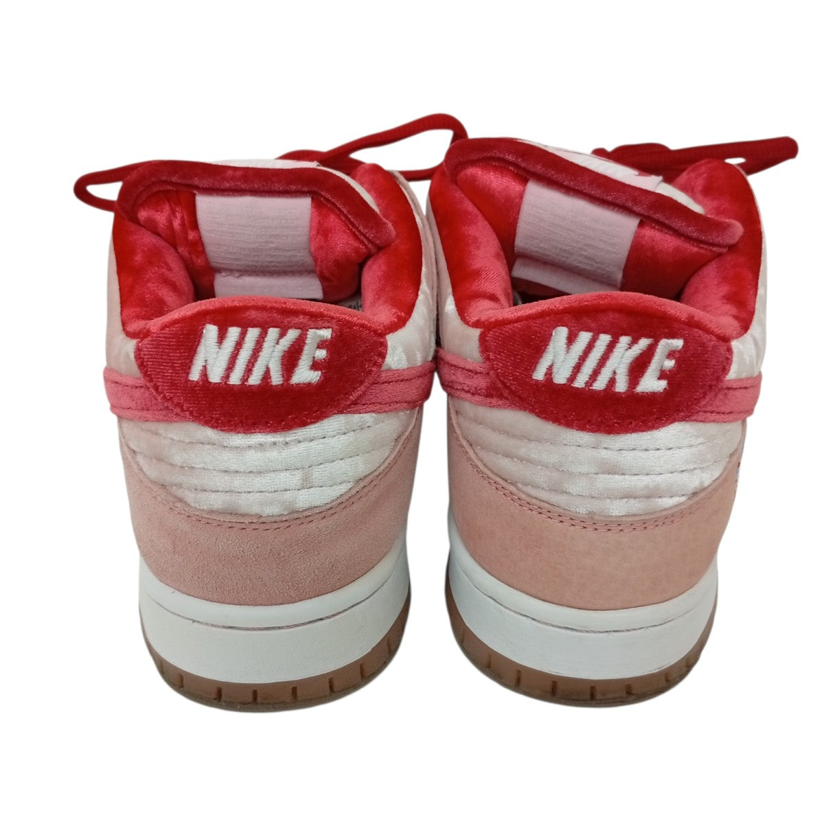 SB Dunk Low Valentine’s DayスニーカーCT2552-800