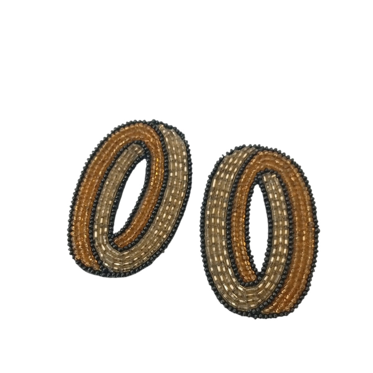 メビウスの輪ピアス