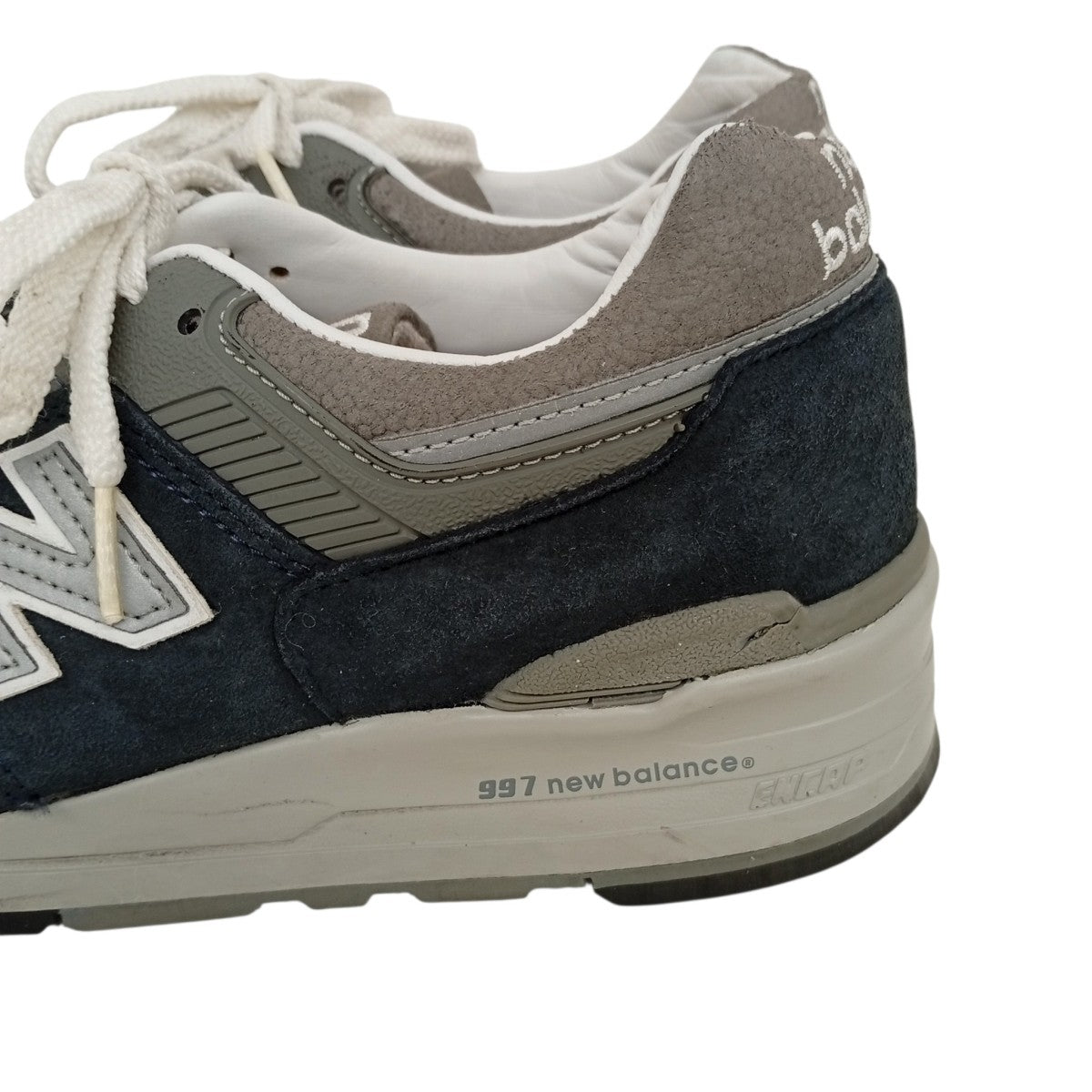 スニーカーM997NV