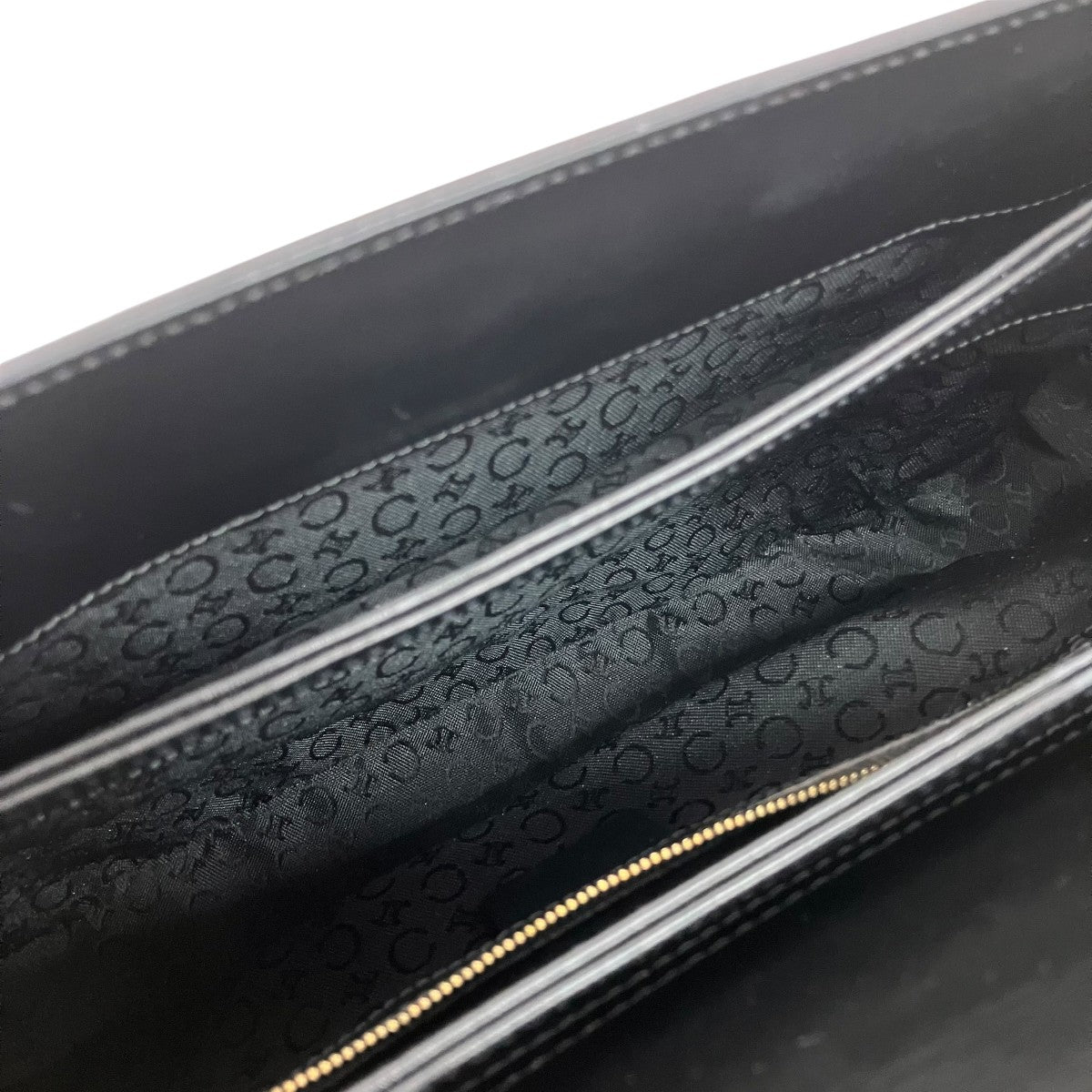トリオンフ エンボスワンショルダーバッグ