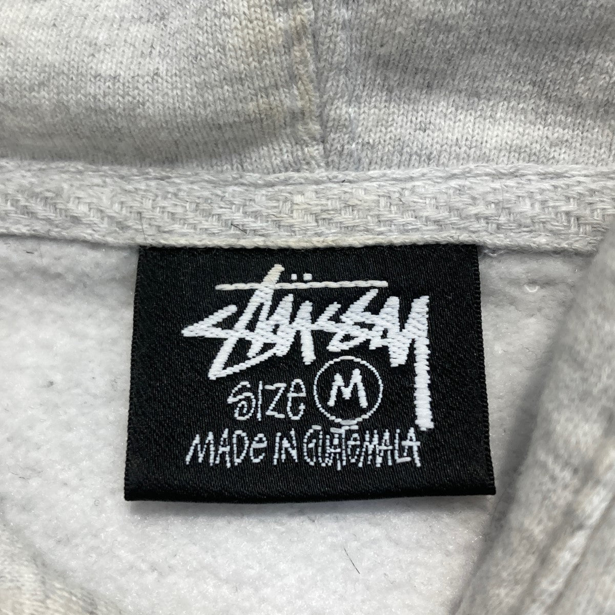 stussy(ステューシー) ロゴプリント プルオーバーパーカー グレー サイズ M｜【公式】カインドオルオンライン  ブランド古着・中古通販【kindal】