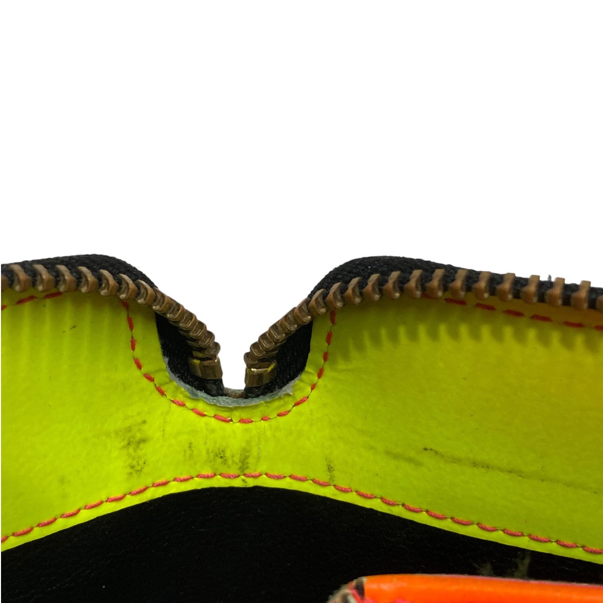 コムデギャルソンのSUPER FLUO LEATHER 二つ折りジップ財布です。 COMME des GARCONS 古着・中古 財布・小物 アイテム