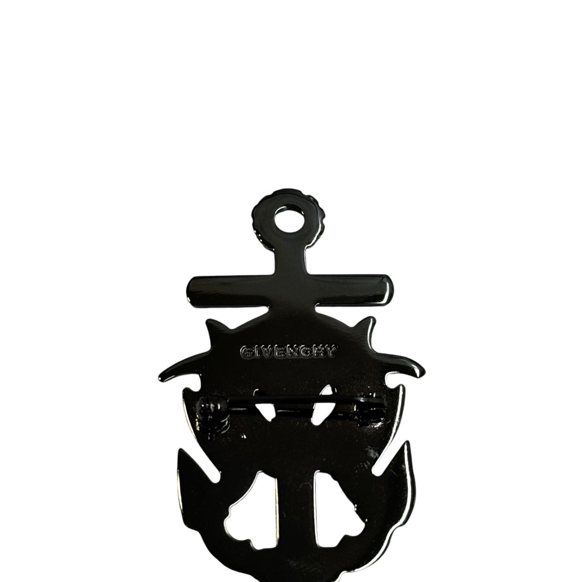ジバンシィのピンバッチです。 GIVENCHY 古着・中古 アクセサリー アイテム