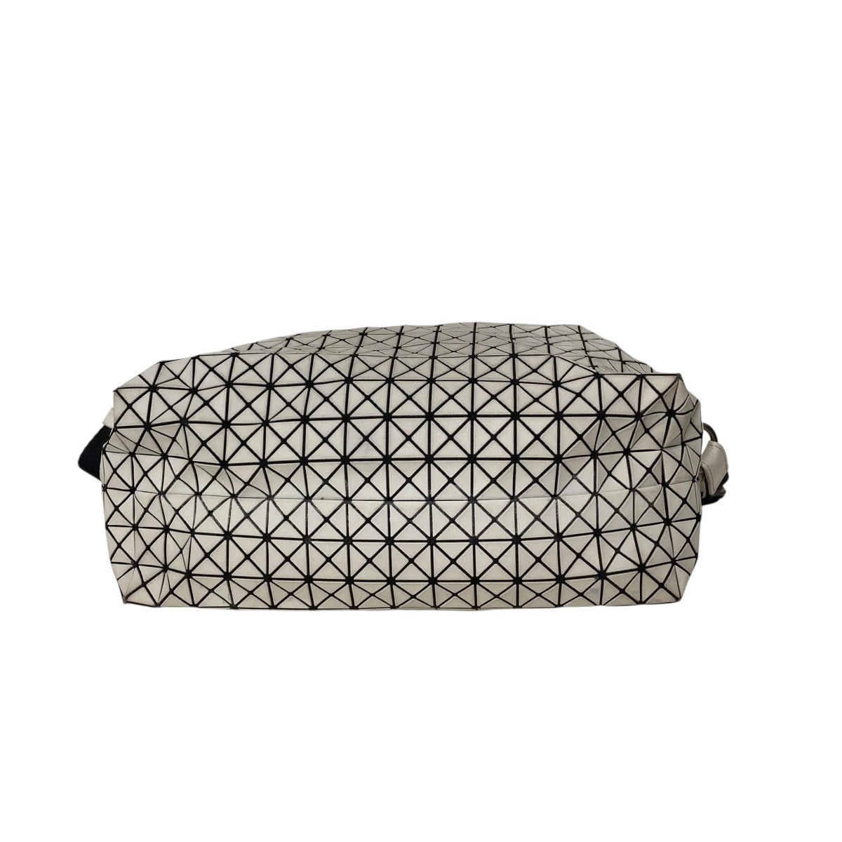 BAOBAO バオバオ イッセイミヤケ ショルダーバッグ ホワイト ロゴ BAO BAO ISSEY MIYAKE(バオバオイッセイミヤケ) 限定色