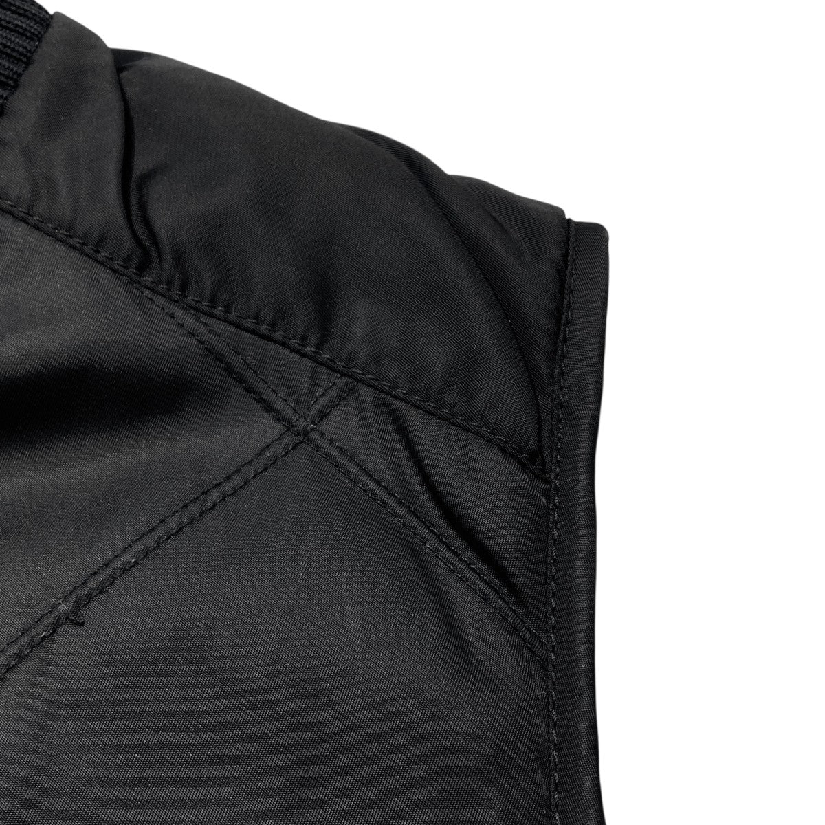 PRADA(プラダ) トライアングルロゴ ナイロンベストSGB315 SGB315