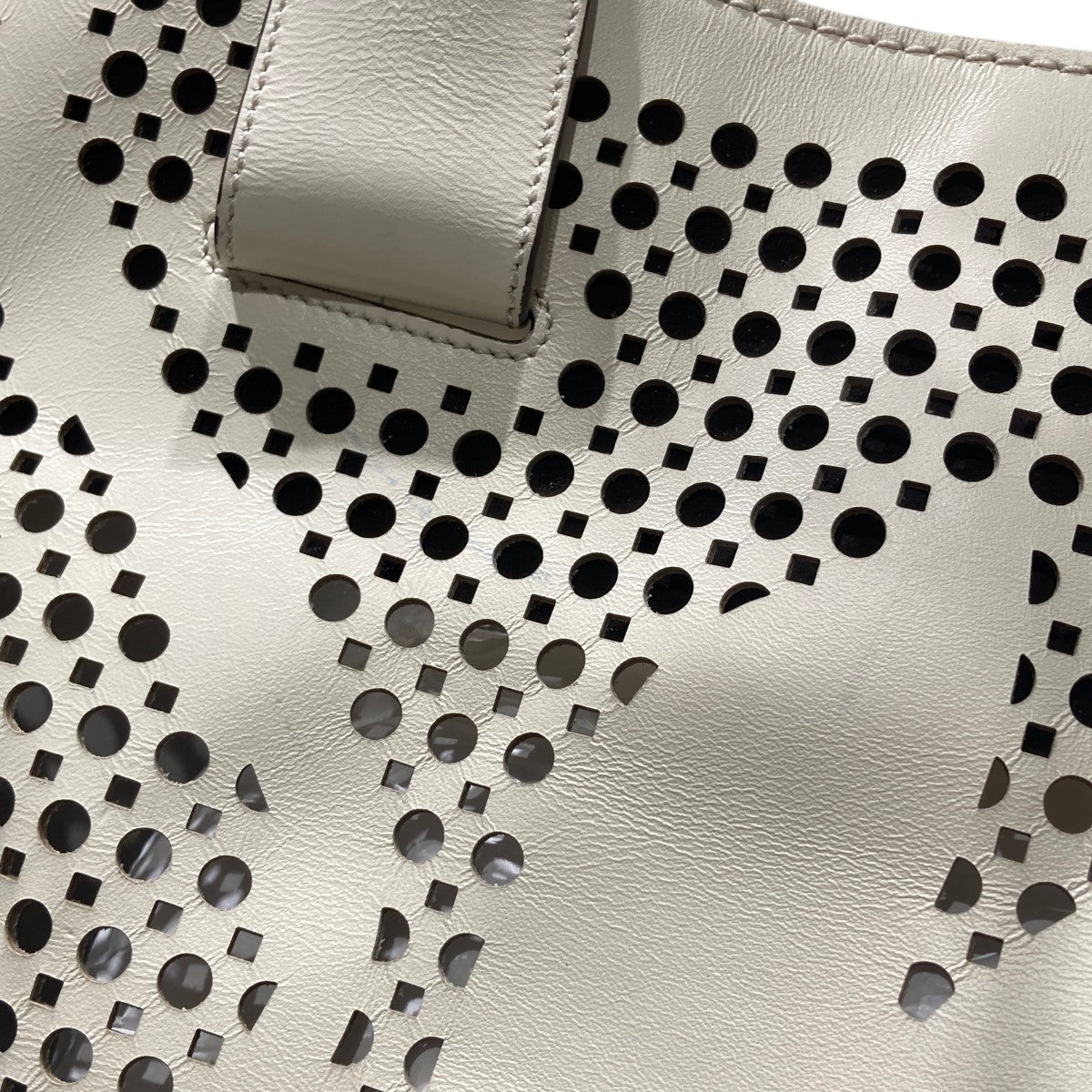 【Tod's】トッズロゴディテールトートバッグ TOD'S(トッズ) トートバッグ ホワイト|【公式】カインドオル