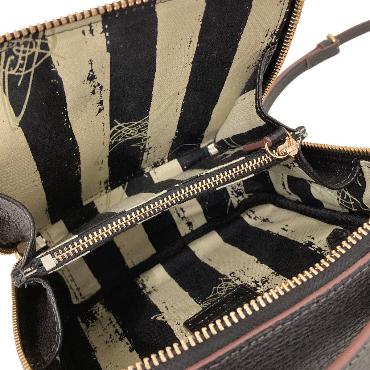 Vivienne Westwood ACCESSORIES(ヴィヴィアン・ウエストウッド