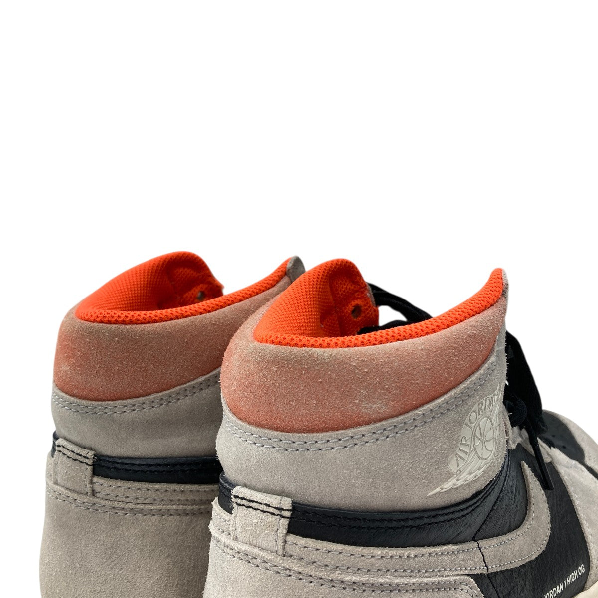 HIGH OG Neutral Grey and Hyper Crimson and Blackエアジョーダン1 レトロ ハイ OG スニーカー555088-018