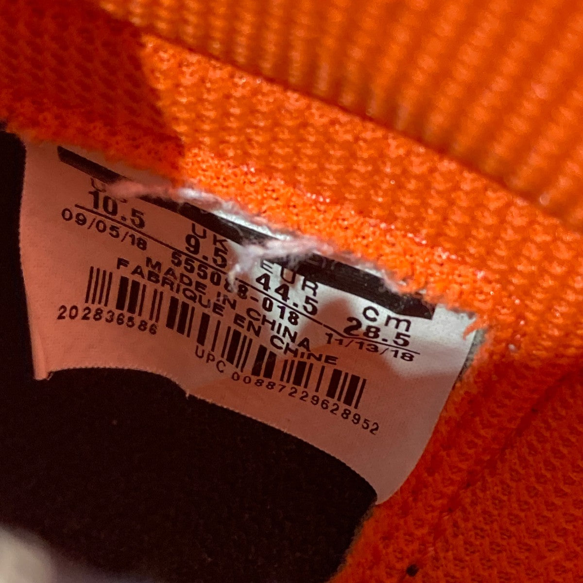 HIGH OG Neutral Grey and Hyper Crimson and Blackエアジョーダン1 レトロ ハイ OG スニーカー555088-018