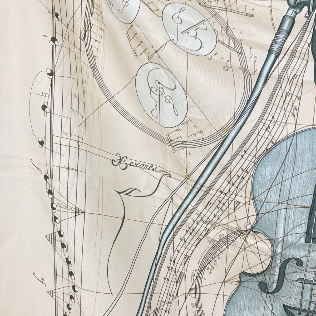 値下げ‼️エルメススカーフ　球形が奏でる音楽　新品未使用 エルメス スカーフ カレ45 球体が奏でる音楽 SILK100% | 東京