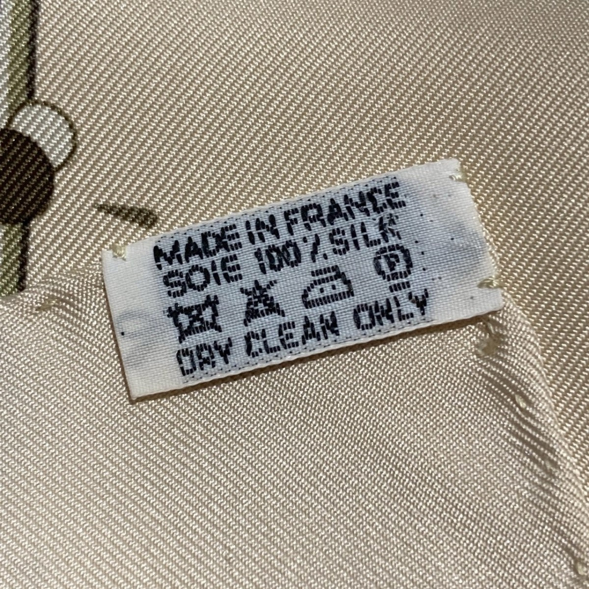 HERMES(エルメス) 球体が奏でる音楽スカーフ ベージュ｜【公式