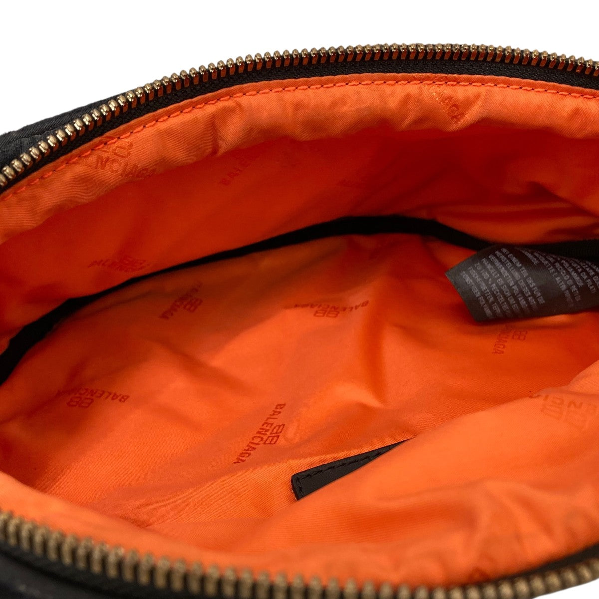 BALENCIAGA(バレンシアガ) EXPLORER ダメージ加工ボディバッグ