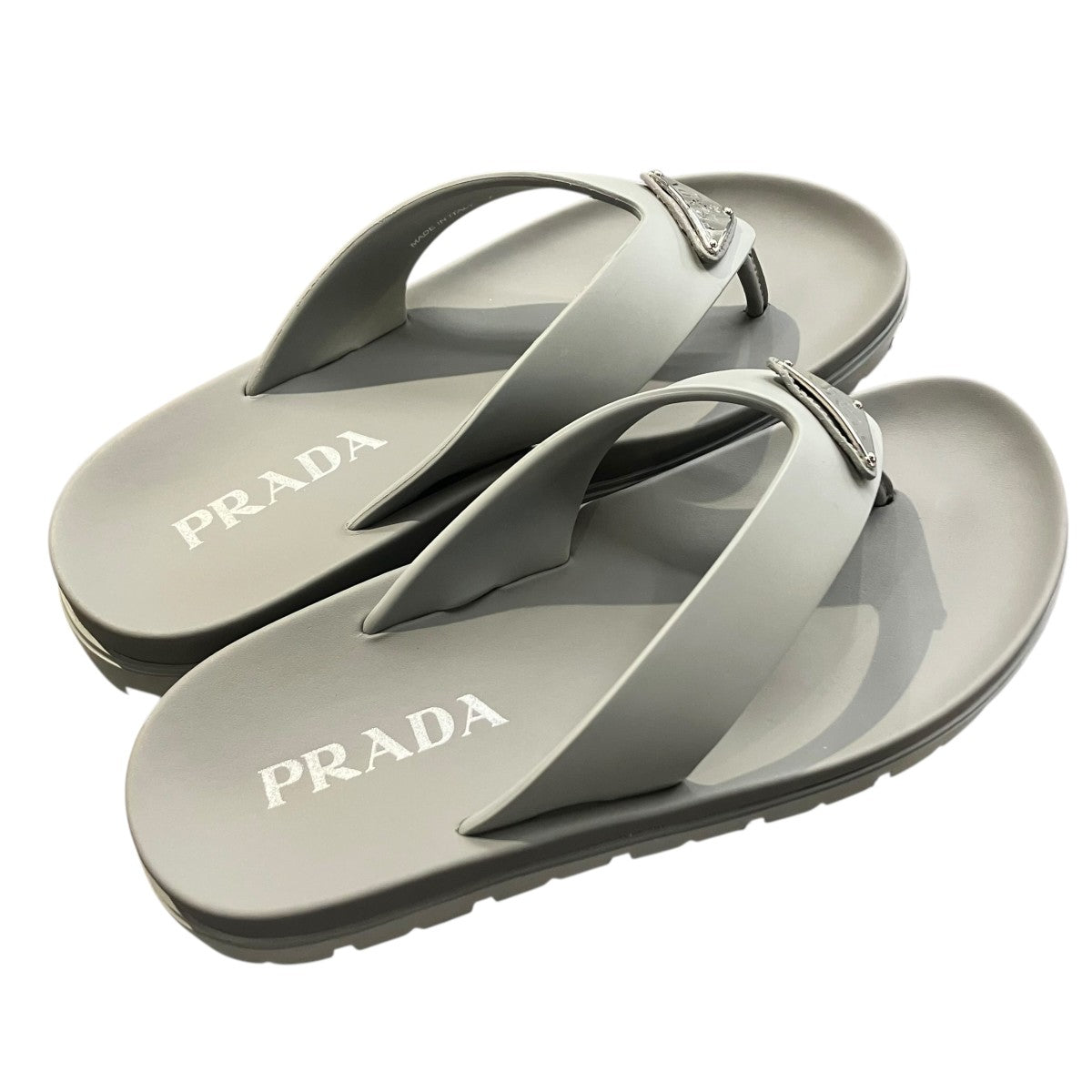ゴージャスなシルバーのプラダストラップサンダル - Etsy 日本 PRADA