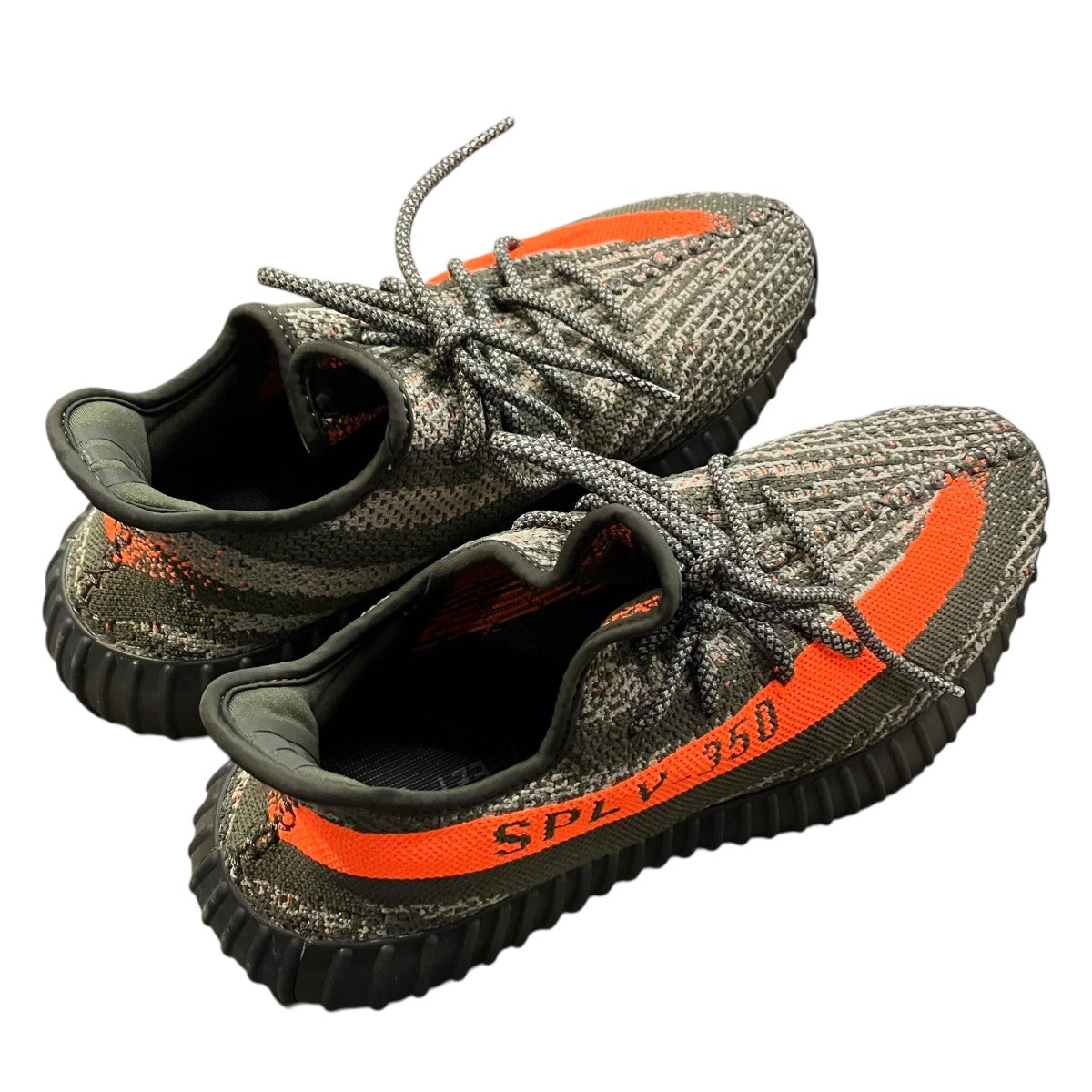 YEEZY Boost 350 V2 Carbon BelugaスニーカーHQ7045