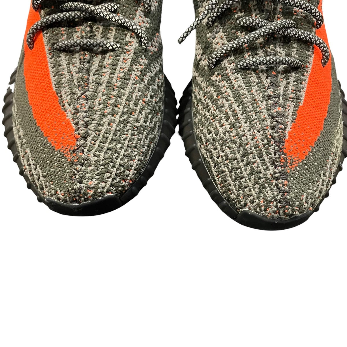 YEEZY Boost 350 V2 Carbon BelugaスニーカーHQ7045