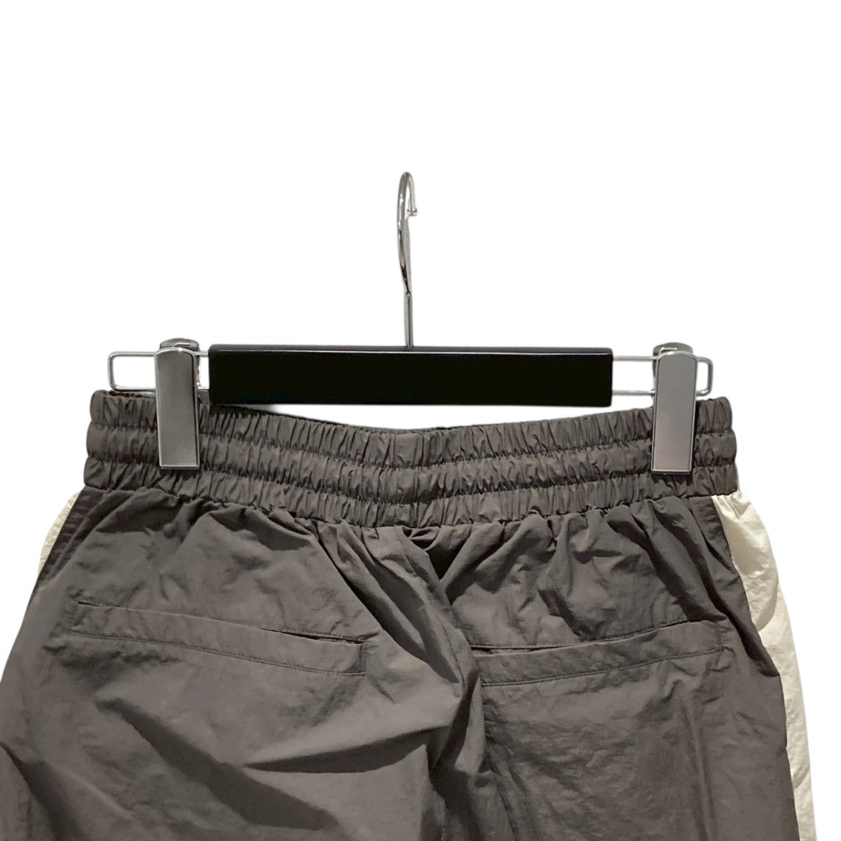 新品　TODAYFUL トゥデイフル　ナイロンラインパンツ38 ダークグレー TODAYFUL（トゥデイフル）の「【TODAYFUL/トゥデイフル】ナイロン