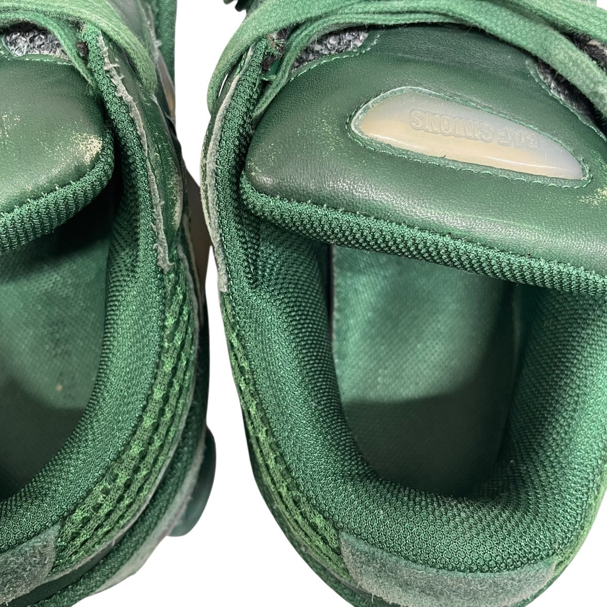 OZWEEGO 2スニーカーAQ2640