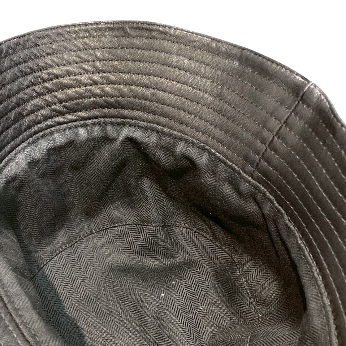 ロエベ レザー ロゴ パッチ フリンジ バケット ハットブラック 57 ロエベ レザー ロゴ パッチ フリンジ バケット ハットブラック 57