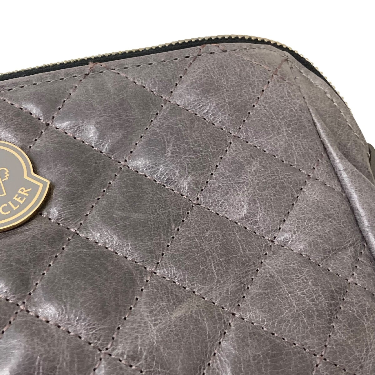 MONCLER(モンクレール) レザーキルティングポーチ 4209A6003110 グレー