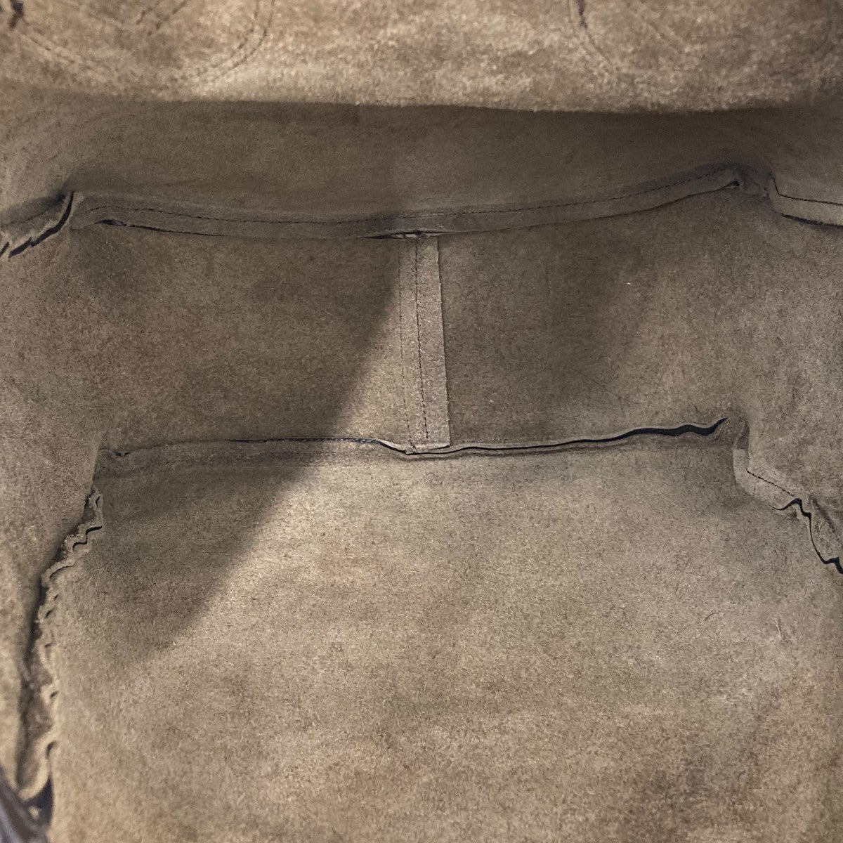 EMBOSSED LEARHER TOTEトートバッグ