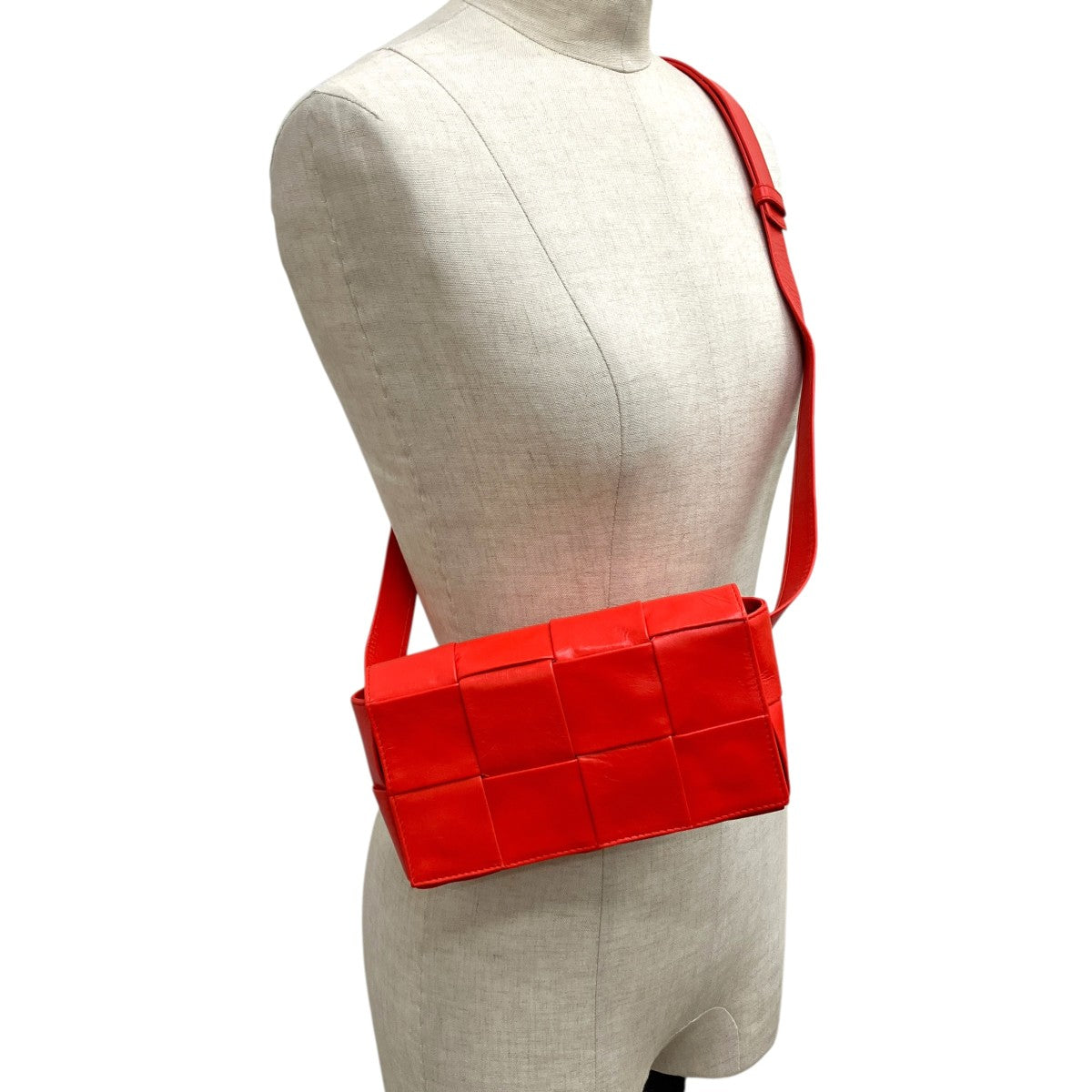 BOTTEGA VENETA カセットショルダーバッグ 古着・中古-2枚目のアイテム画像