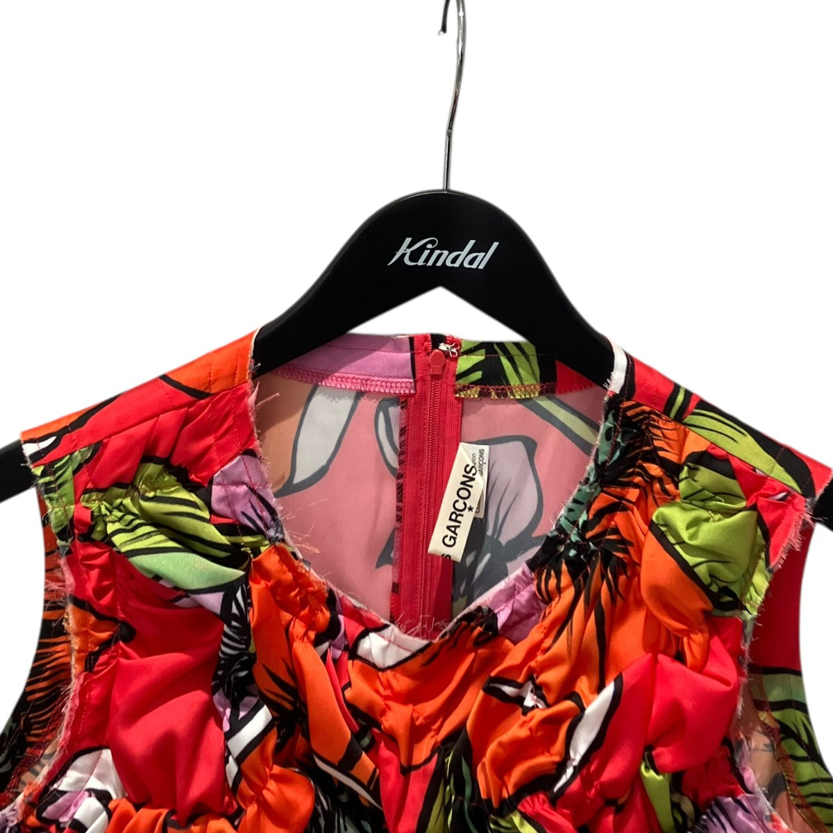 COMME des GARCONS 24SSGM-B005 FLOWERS PRINTED SATIN TOPノースリーブシャツ 古着・中古-3枚目のアイテム画像