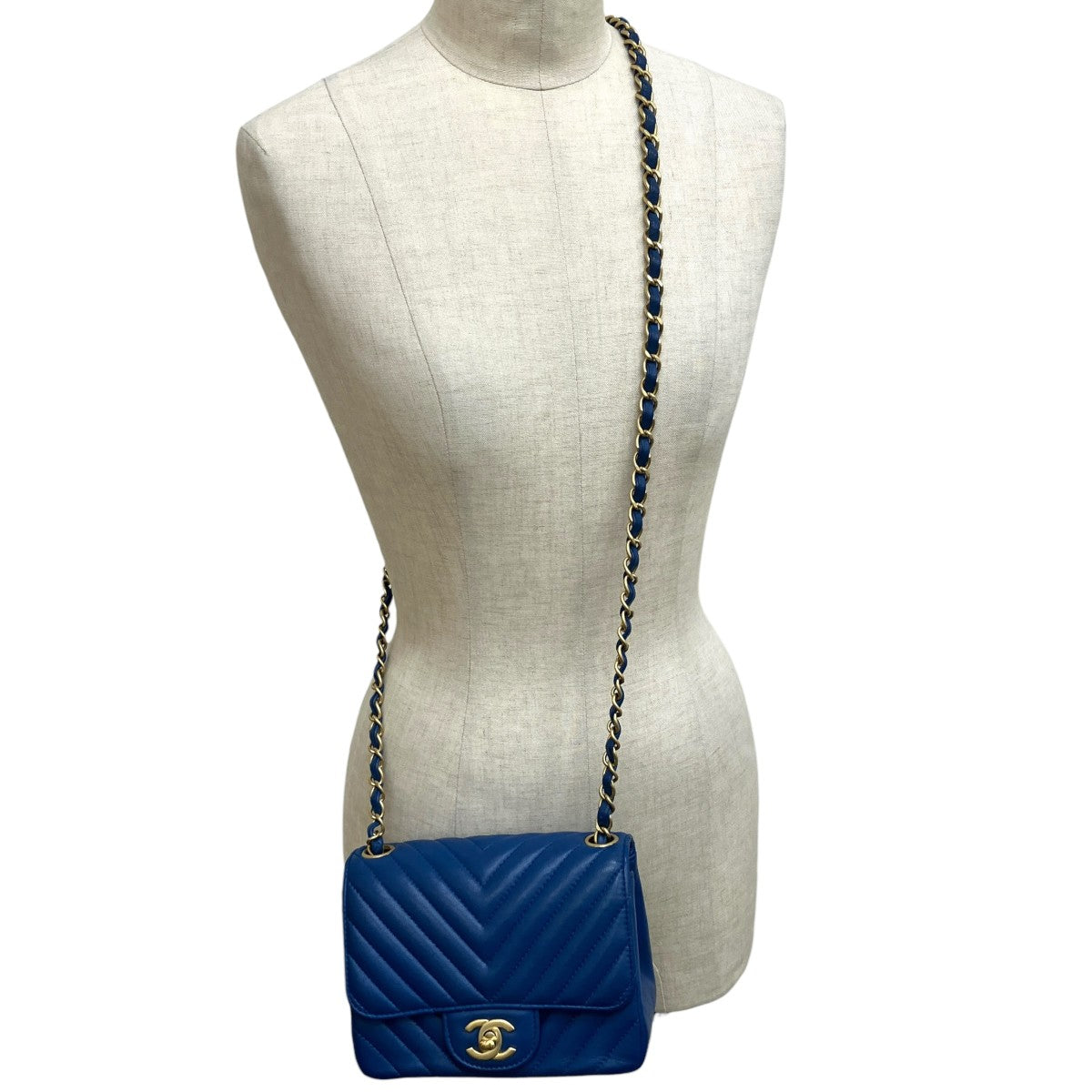 CHANEL シェブロンVチェーンショルダーバッグ 古着・中古-2枚目のアイテム画像