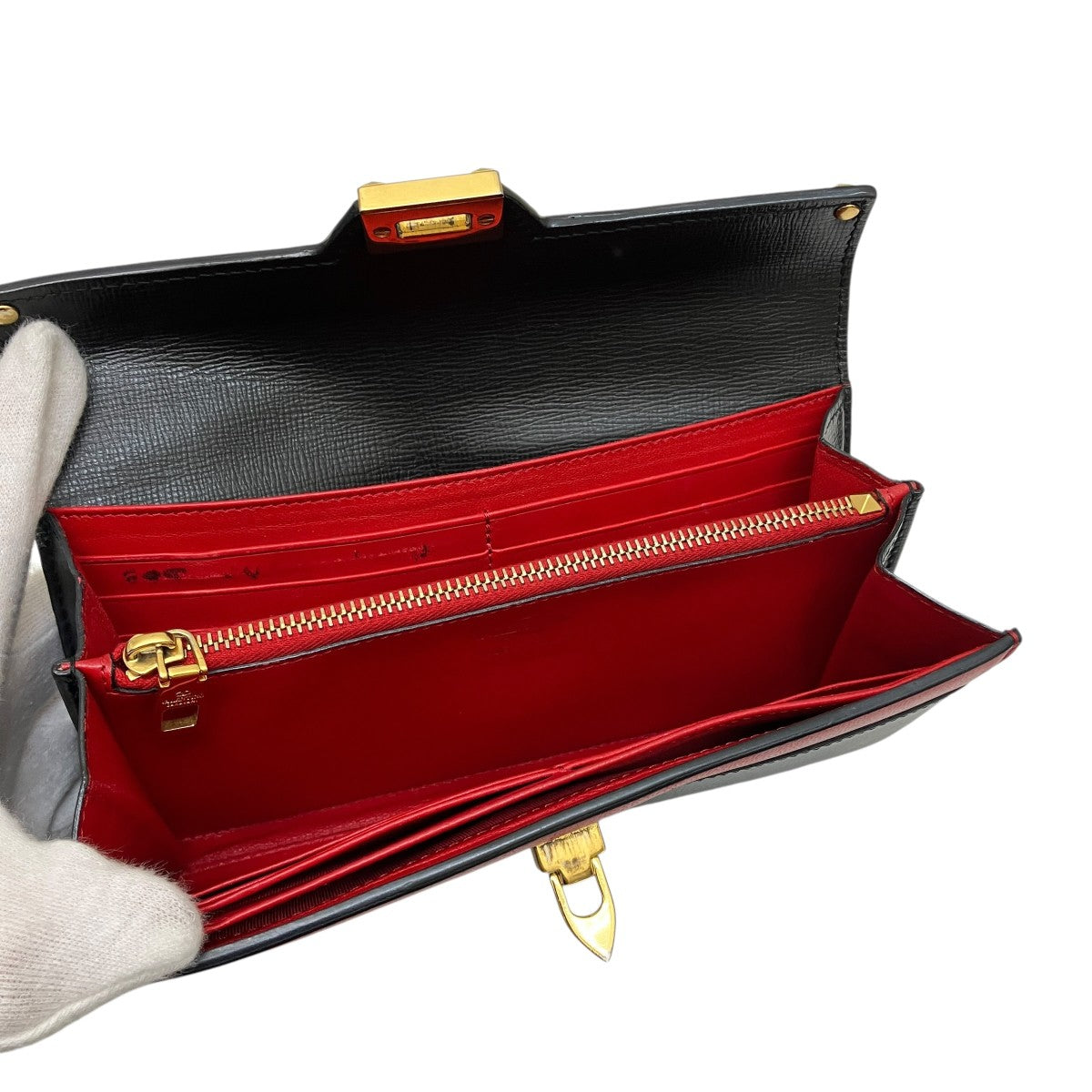 VALENTINO(ヴァレンチノ) ロックスタッズ長財布 ブラック×レッド