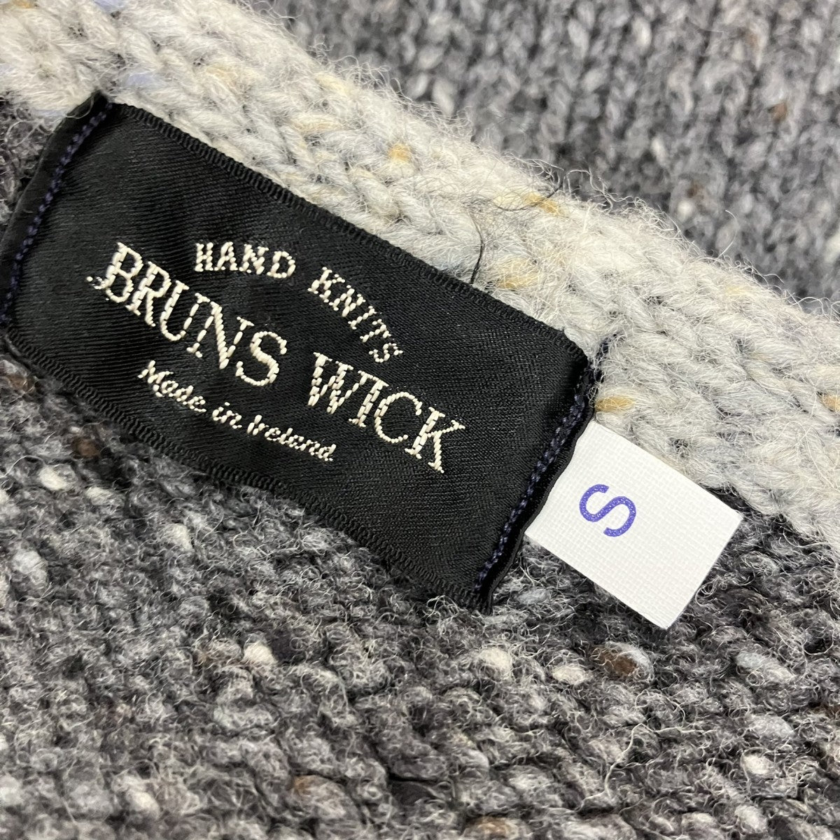 key neck sweaterセーター