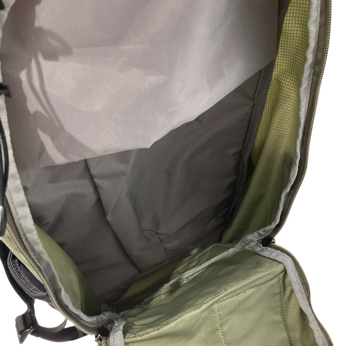 MM6 Maison Margiela×SALOMON 24AWXT15 BACKPACK Deep Lichen Greenリュック 古着・中古-4枚目のアイテム画像